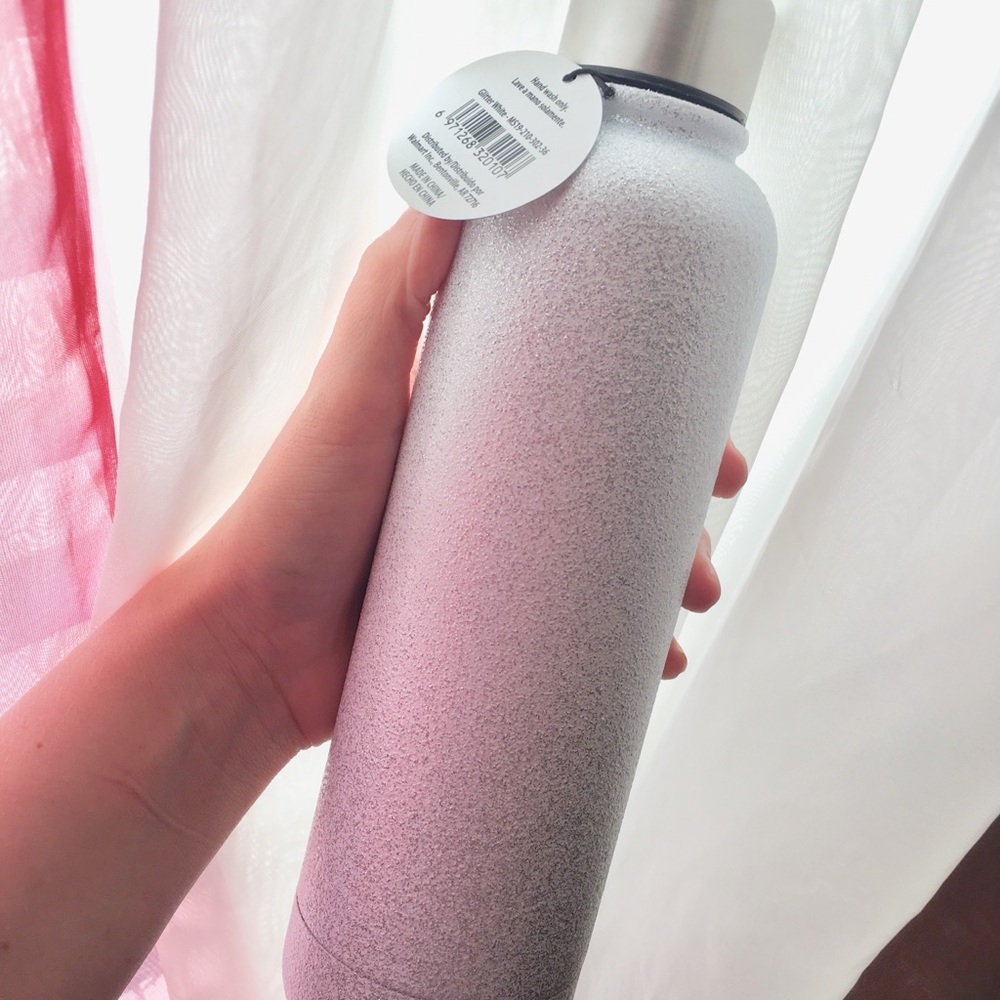 NWT VSCO Glittery 17oz insulated Water Bottle!